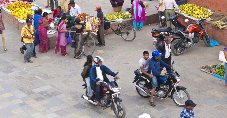 Motos en una plaza de Katmandú, Nepal