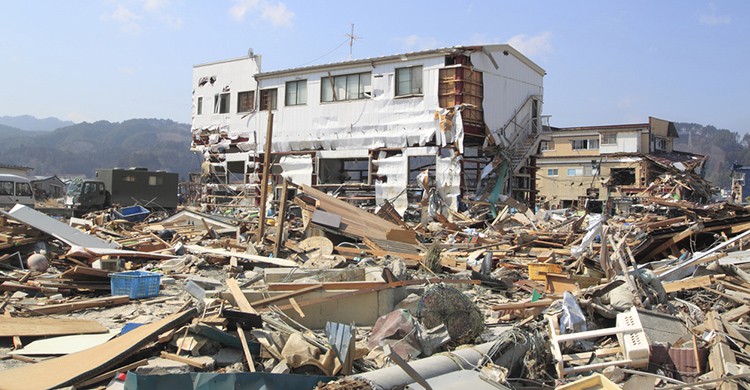 Destrozos tras el terremoto e tsunami de Fukushima