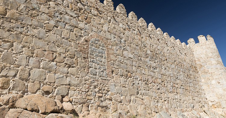 Pared lateral de la muralla de Ávila