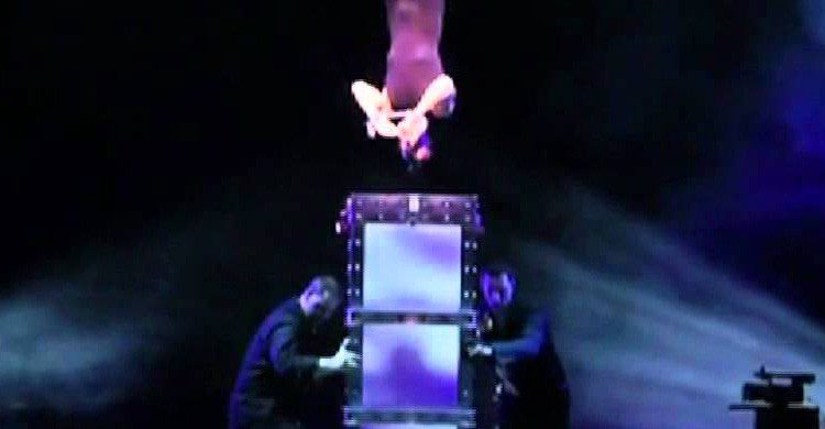 Un fotograma del espectáculo de James Dimmare disponible en Youtube