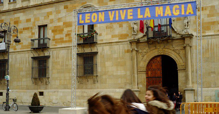 León se viste de magia todos los meses de diciembre (Fuente: David Santaolalla / Flickr)