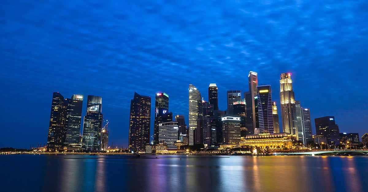 El skyline de Singapur por la noche