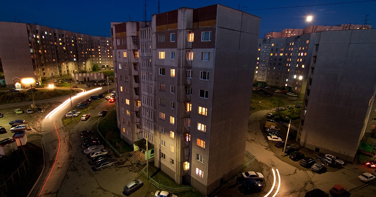 Vistas de Murmansk por la noche