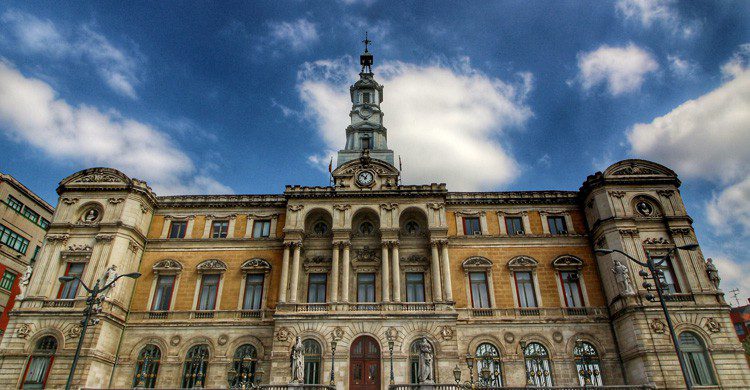 Fachada del Ayuntamiento de Bilbao (Fuente: Lucía Ruiz / Flickr)