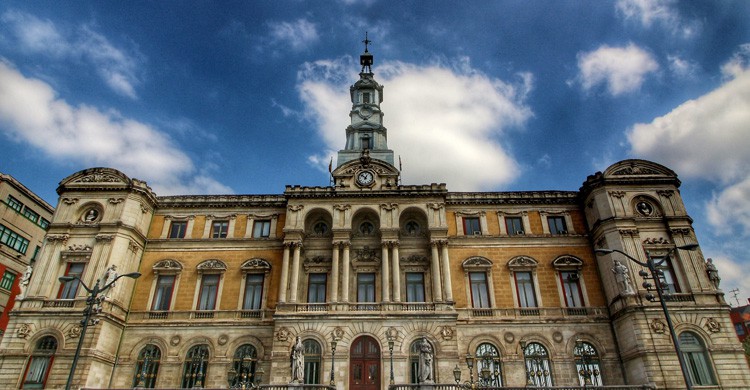 Fachada del Ayuntamiento de Bilbao (Fuente: Lucía Ruiz / Flickr)