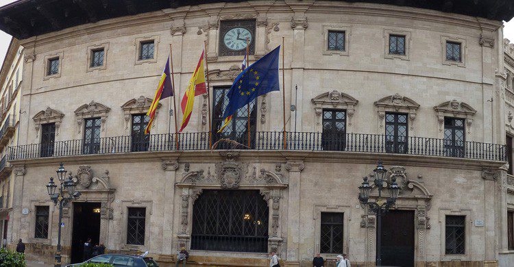 Fachada del Ayuntamiento de Palma de Mallorca (Fuente: Javier Habladorcito / Flickr)
