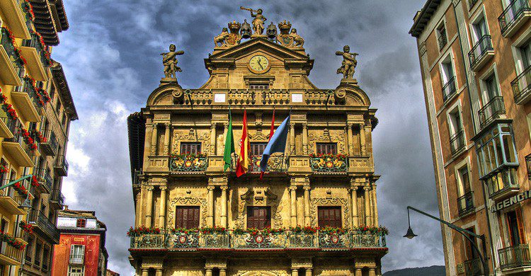 Fachada del Ayuntamiento de Pamplona (Fuente: Paco Calvino / Flickr)
