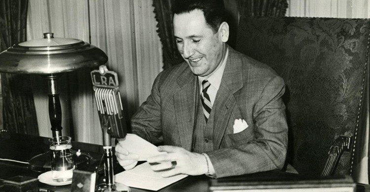Juan Domingo Perón dando un discurso (Wikipedia)