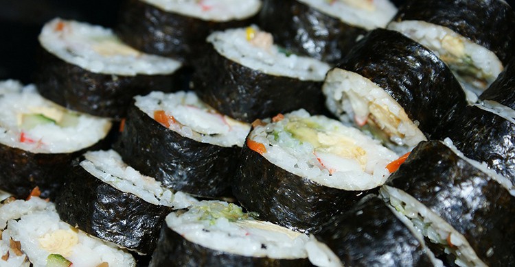 Un plato de sushi