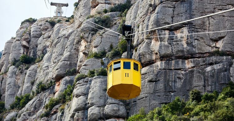 Teleférico de Montserrat, Barcelona (Adobe Stock)