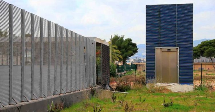 El ascensor a ninguna parte en Palma Arena, Mallorca (Fuente: Youtube)
