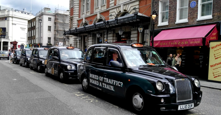 Londres cobrará un nuevo impuesto a los coches más contaminantes (Pixabay)