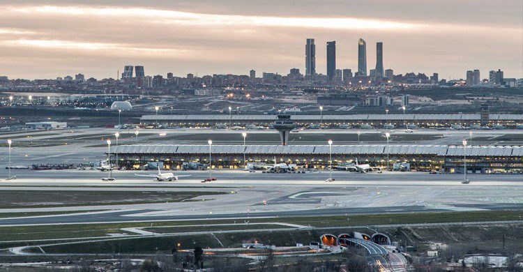 Atardecer Barajas Madrid