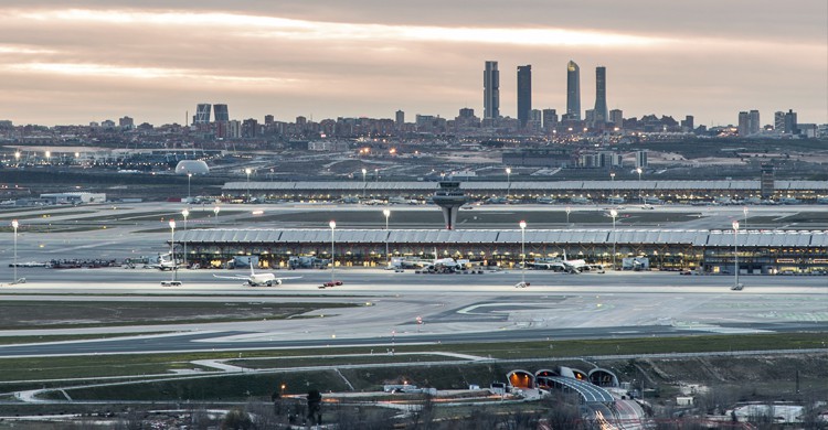 Atardecer Barajas Madrid 