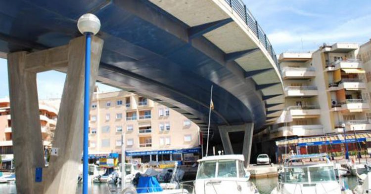 El conflictivo Pont de Riuet en Mallorca (Fuente: Burradas-urbanas.blogspot.com.es)