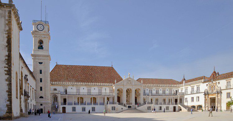 Plaza de la Universidad (Diego Delso, Wikipedia)