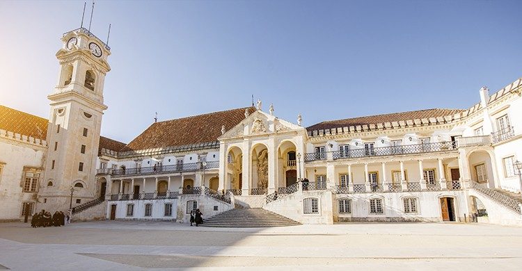 Visita la Plaza de la Universidad(Istock)