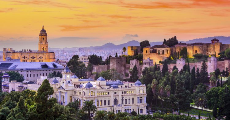 destinos puente de la Almudena 