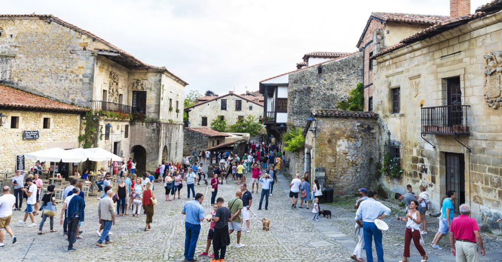 imagen pueblo medieval Santillana