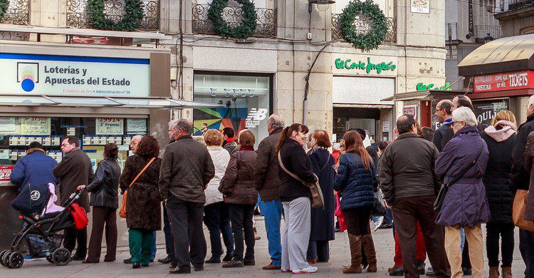 Colas para comprar décimos de la lotería de Navidad (Fuente: Barcex / Flickr)