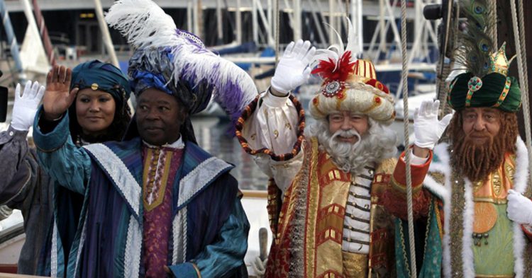 Los Reyes Magos llegan en barco a Barcelona (Fuente: barcosyyates.com)