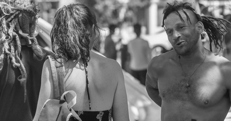 No debemos intentar ser más interesantes de lo que somos (o no) (Fuente: x1klima / Flickr)