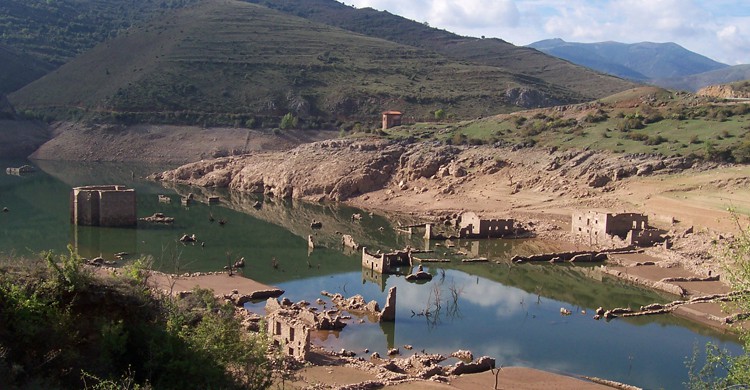 Ruinas del antiguo Mansilla de la Sierra (Juanje 2712, Wikipedia)