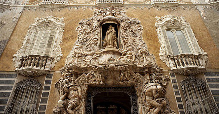 Fachada del Museo Nacional de Cerámica