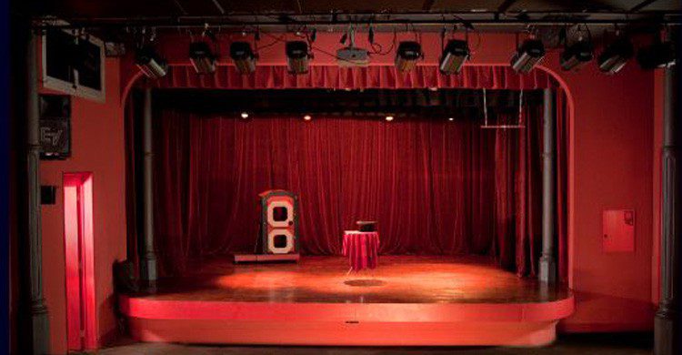 Súbete al escenario de 'El rey de la magia' de Barcelona (Fuente: elreydelamagia.com)
