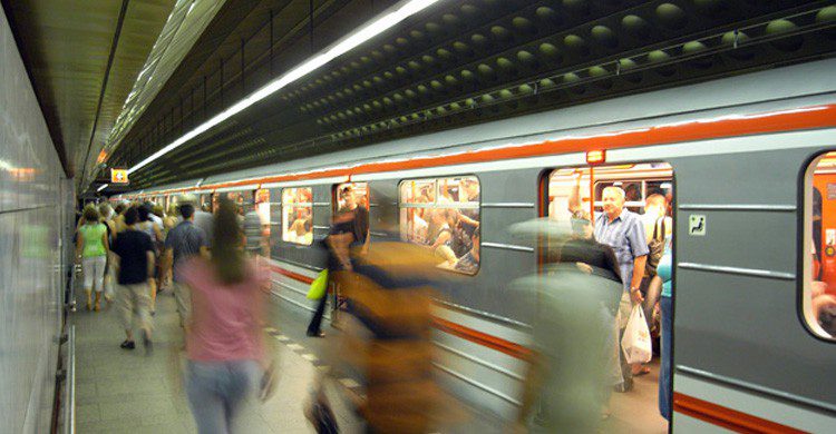 El metro es un buen lugar para ligar, solo hay que proponérselo (Fuente: Yann / Flickr)