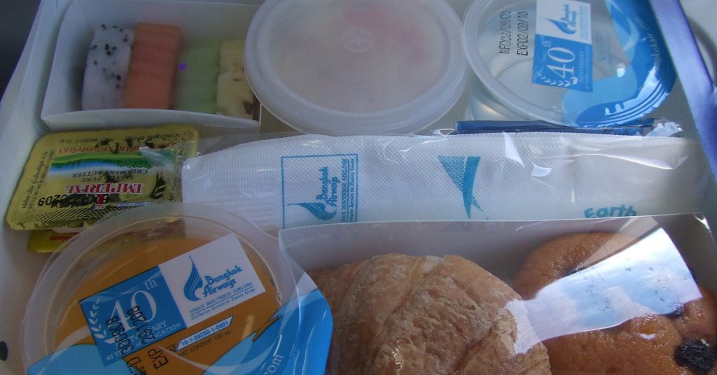 Sigue leyendo 5 razones por las que no deberíamos comer en los aviones