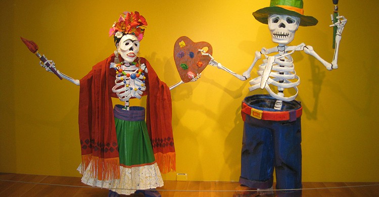 Muñeco que representa Frida Kahlo