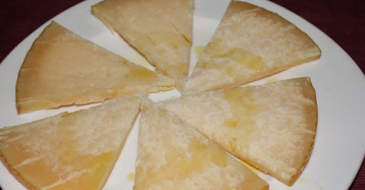 La famosa tapa de queso del Bar El Llar en León (Fuente: Lee / Flickr)