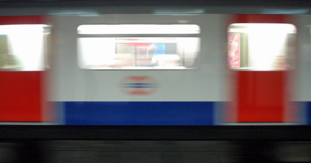 Sigue leyendo 5 trucos para ligar en 5 minutos en el metro