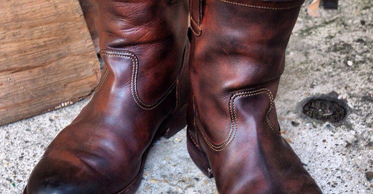 Las botas de piel, origen de expresiones modernas (Fuente: bandanna Almanac / Flickr)