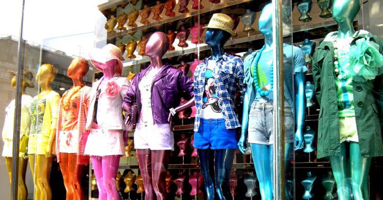 Irse de tiendes siempre alegra el día (Fuente: rija Menage / Flickr)