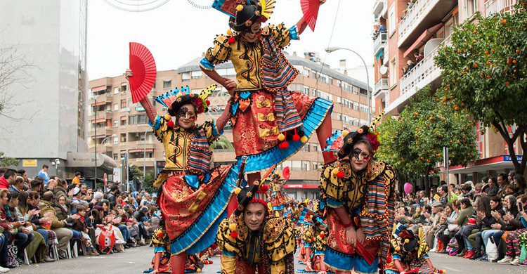 El multitudinario desfile de los Carnavales de Badajoz (Fuente: Angel Vidarte / Flickr)