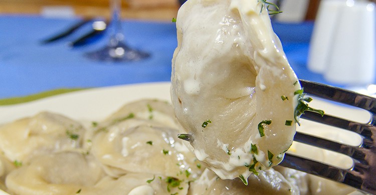 Porción de pelmeni, plato típico de Rusia