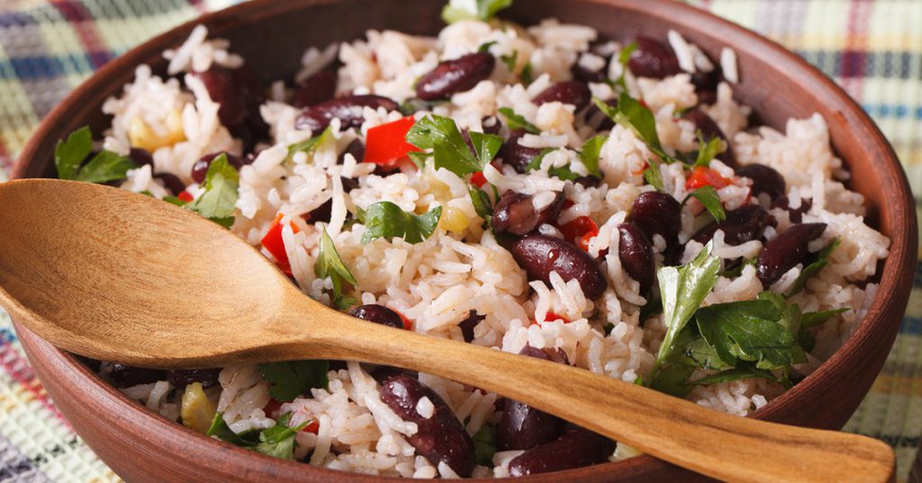 Sigue leyendo Receta Fisgona: Arroz Moros y Cristianos de Cuba