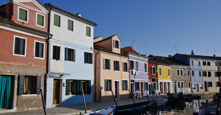 Las coloridas fachadas de Burano, Italia (Fuente: Cristina Valencia / Flickr)