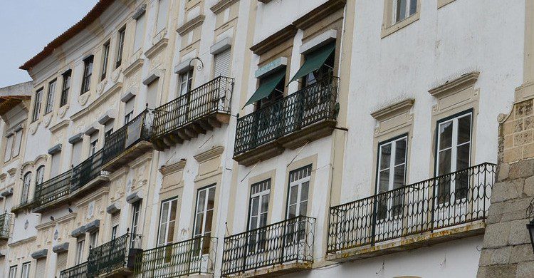 Los clásicos balcones de Évora, Portugal (Fuente: Richard Mortel / Flickr)