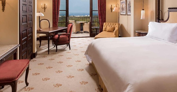Una suite del Castillo Hotel Son Vida en Mallorca