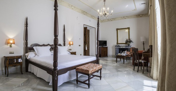 Una suite del Hotel Duques de Medinaceli, en el Puerto de Santa María