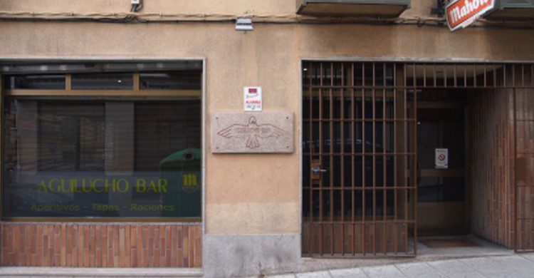 Bar Aguilucho en Ávila, especializado en patatas revolconas (Fuente:hosteleriadeavila.com)