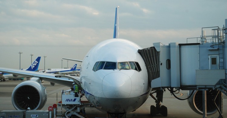 Rampa de embarque de un avión
