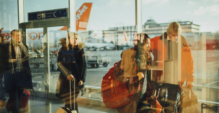 Interior de un aeropuerto internacional