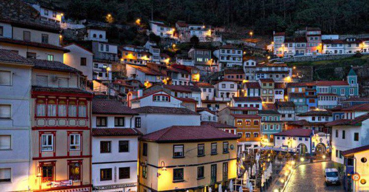Vistas de Cudillero, en Asturias (Fuente: wikimedia.org)