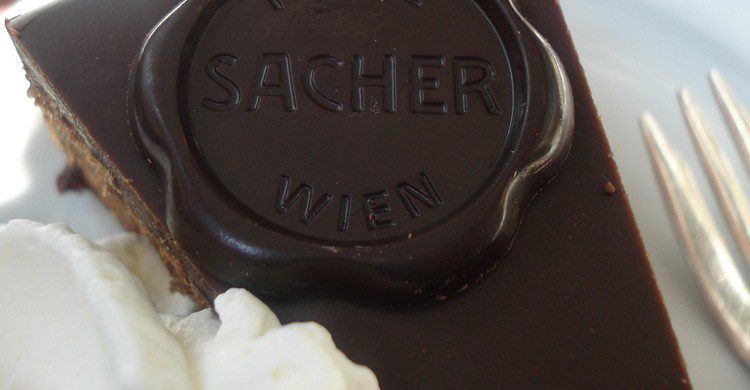 La famosa Sacher originaria de Viena, Austria (Fuente: Luis Gosalbez / Flickr)