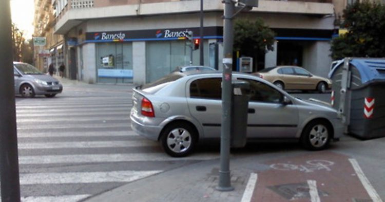 Valencia es una de las ciudades españolas donde peor se conduce (Fuente: nosepuedeservlc / Flickr)