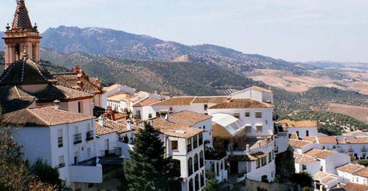 Vista de Zahara de la Sierra, en Cádiz (Fuente: wikimedia.org)